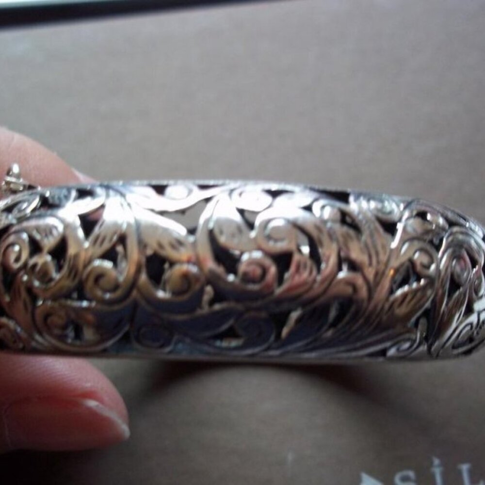 B1829 Silpada Hinged Bangle Bracelet